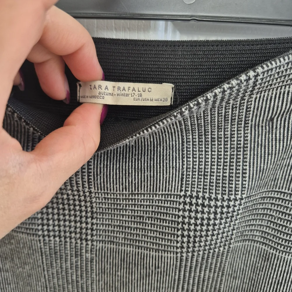 Zara Gray Checkered Pencil Skirt with Gold Accent - Picture 2 of 4